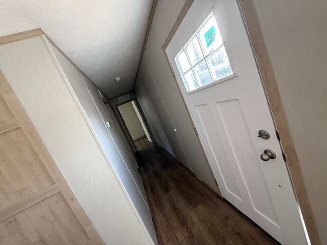 Building Photo - 9 Gladeview