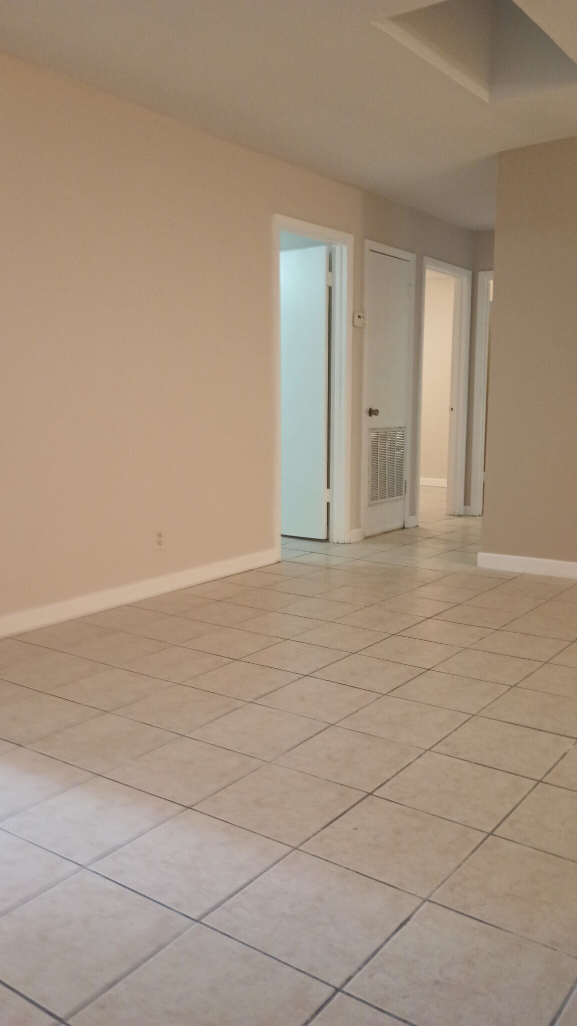 EZ Maintain Ceramic flooring - 2605 Treasure Hills Blvd