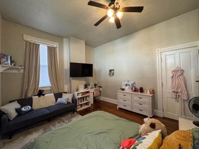 Building Photo - 26 Conklin St