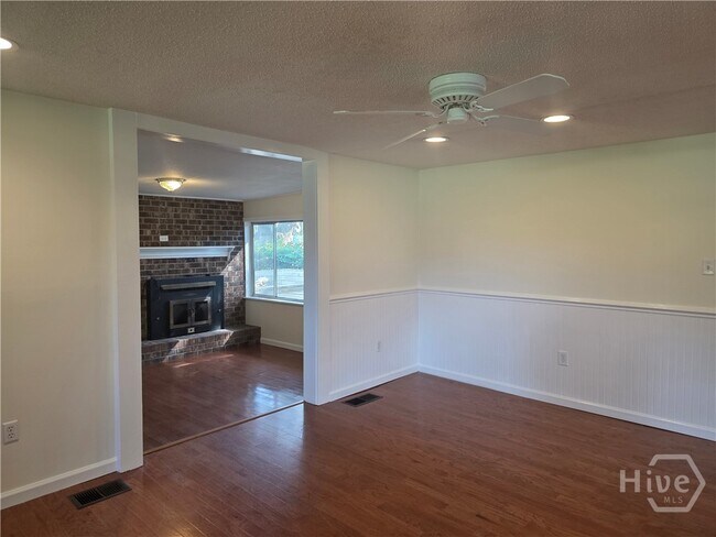 Building Photo - 807 Pound Rd