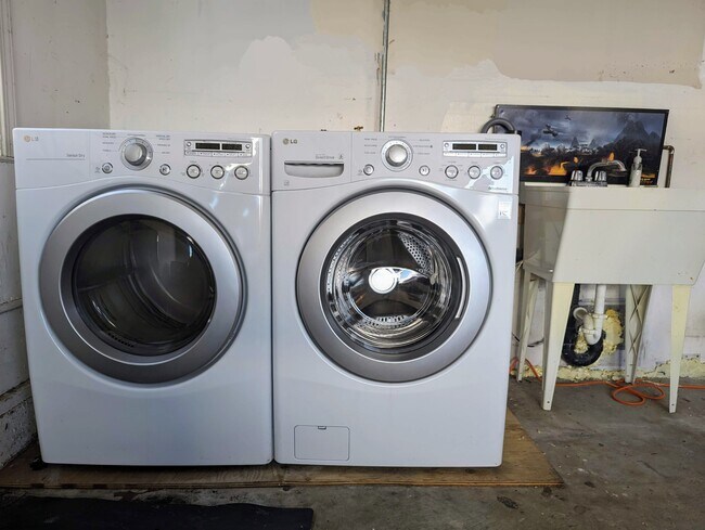 Building Photo - 209 N Idaho St