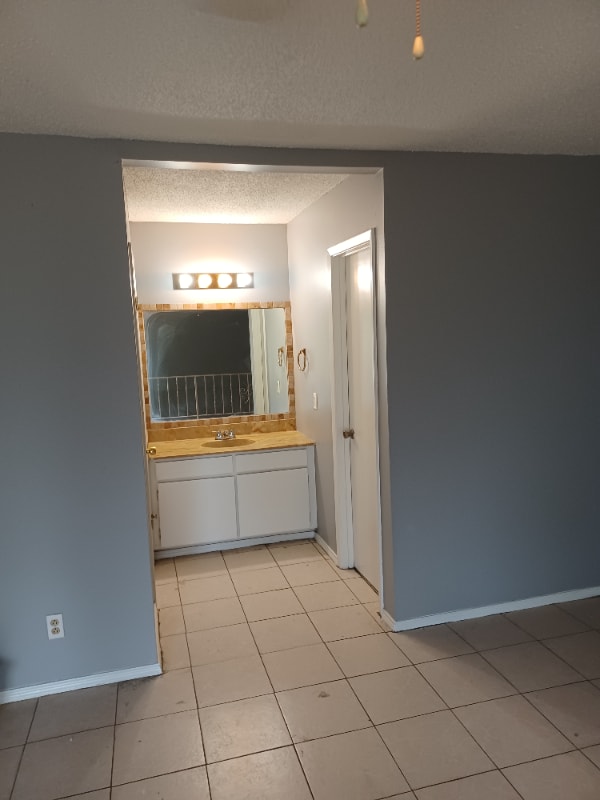 Building Photo - 313 Bolivar Ave