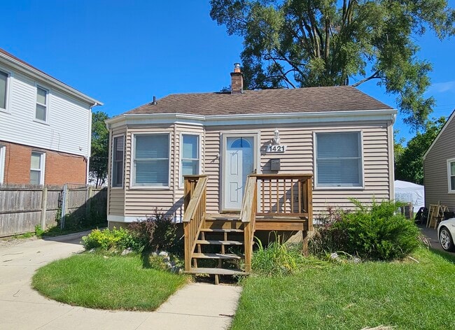 Primary Photo - 1421 E 14 Mile Rd