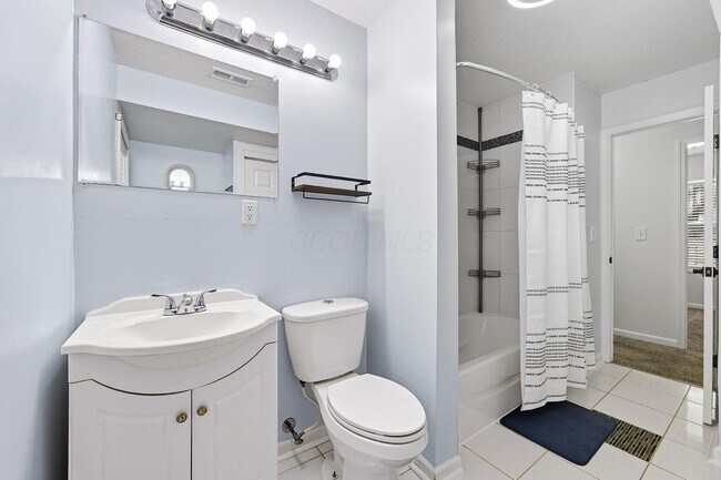 Building Photo - 455 Lakeview Dr