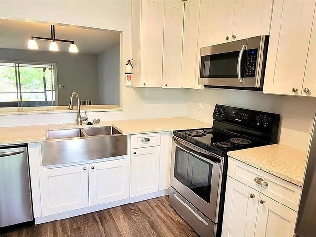 Building Photo - 48 Kings Colony Ct
