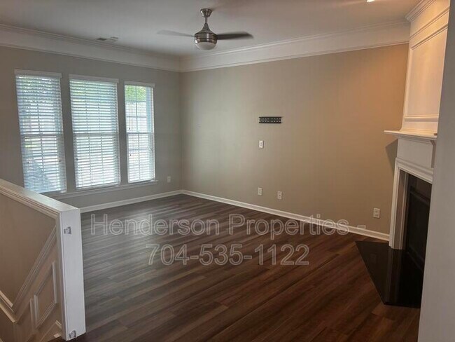 Building Photo - 920 Lyndley Dr