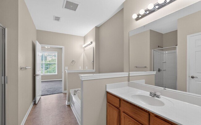 Building Photo - 1975 Nocturne Dr