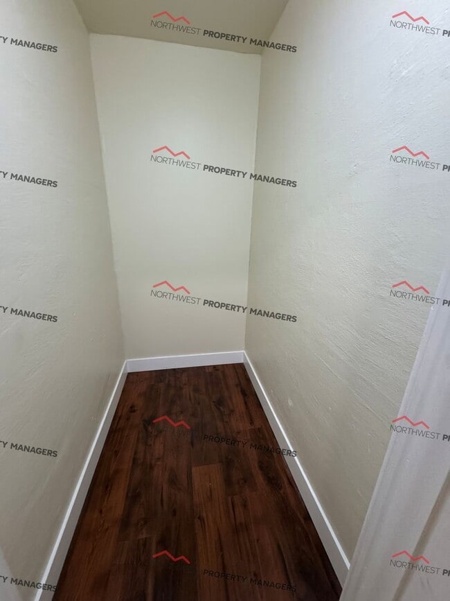 Building Photo - R282C