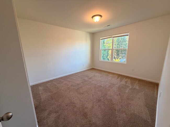 Building Photo - Available Now – Spacious 4BR Home on 1.5 Acres in Rural Hall!