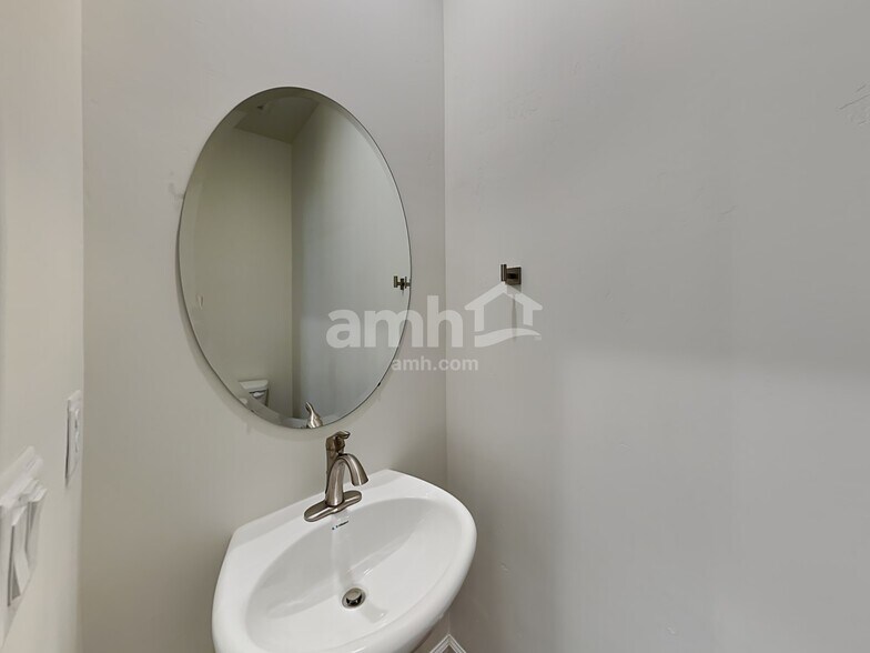 Building Photo - 5924 Verdigris Dr