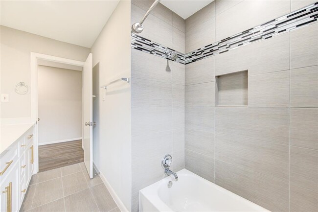 Building Photo - 6026 Clarewood Dr