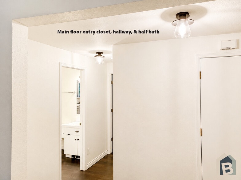 1st floor entry, closet, and half bath - 20981 Port Gamble Rd NE