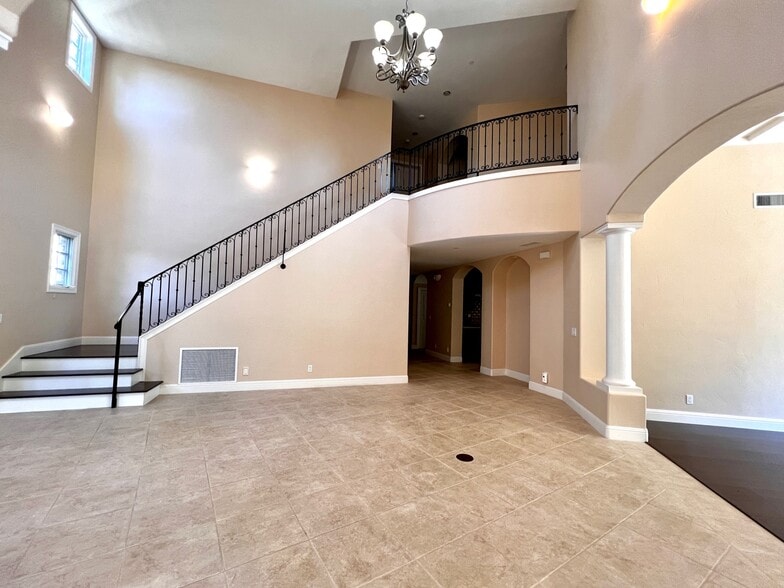 Building Photo - 4698 Granada Way