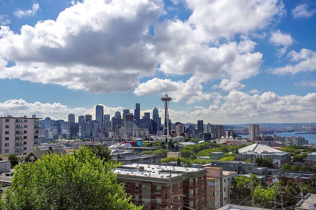 Building Photo - 211 W Highland Dr