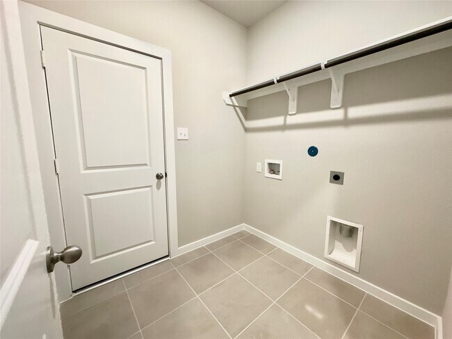 Building Photo - 12164 Ridge Top Dr