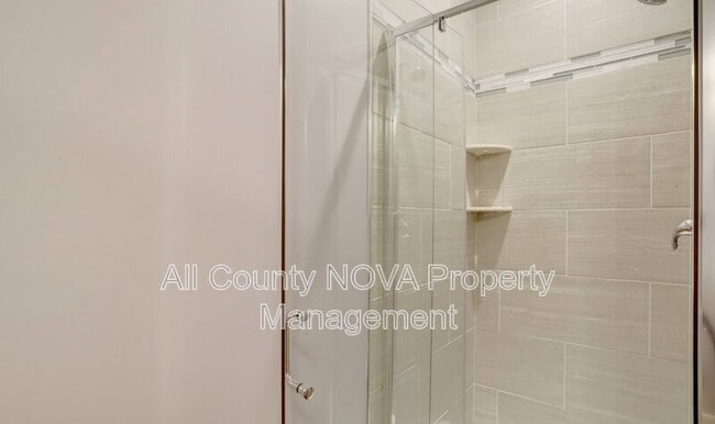 Building Photo - 2093 Laura Mews Pl