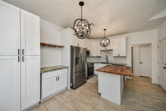 Building Photo - 450 Rd 5512