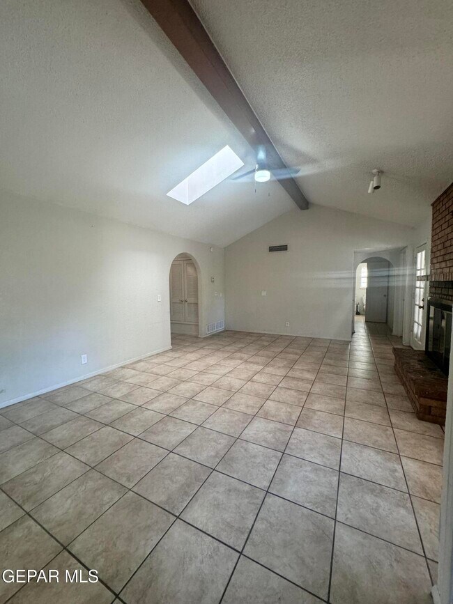 Building Photo - 386 McCune Rd