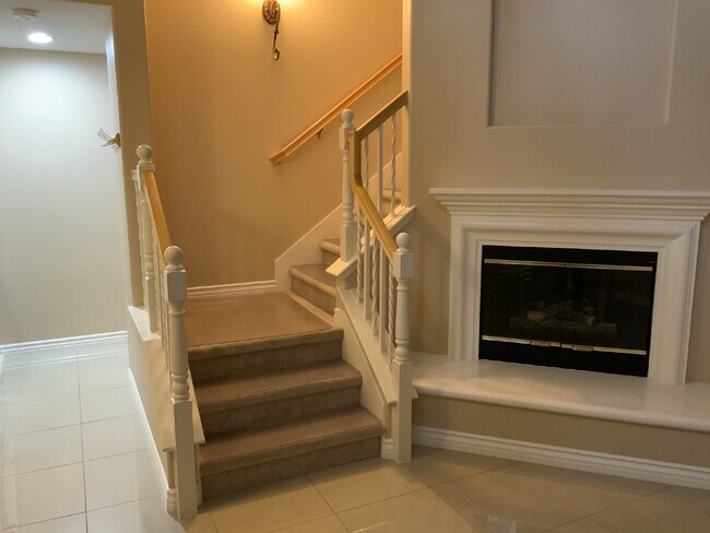 Building Photo - Beautiful Valencia Townhome in the Highly Desirable Village Walk Community