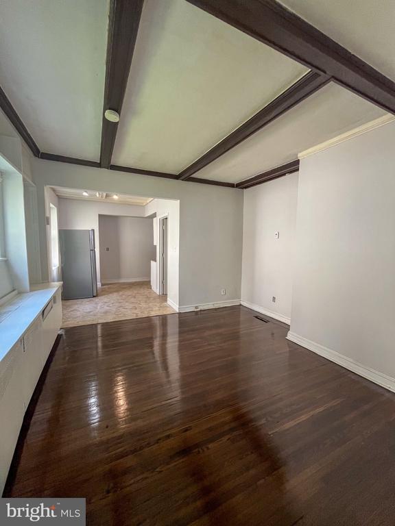 Building Photo - 208 Maple Ave
