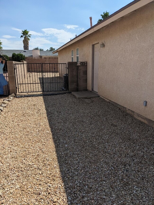 Building Photo - 3846 E Nicole Ave