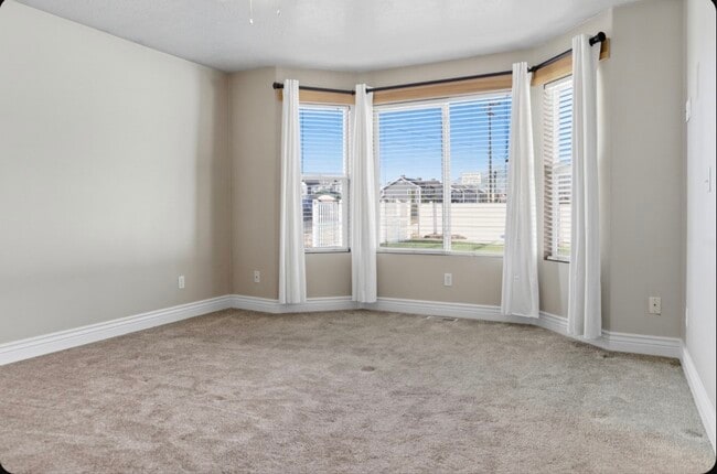Building Photo - 909-1520 1520 N Cir
