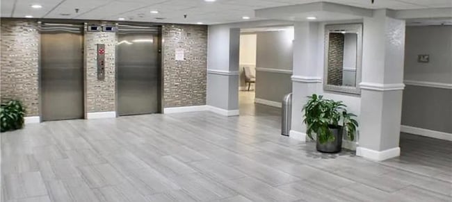 Building Photo - 901 Hillcrest Dr