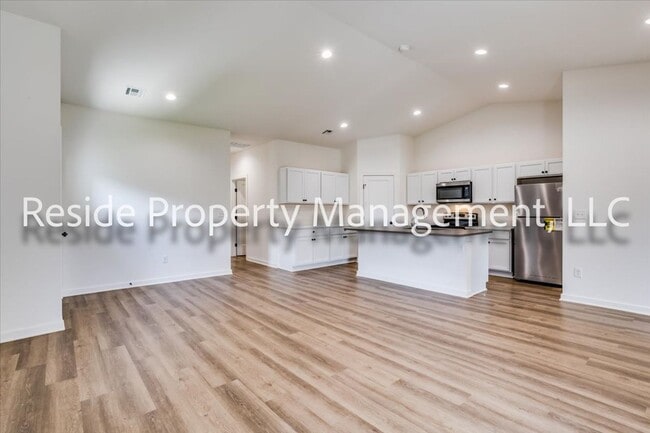 Building Photo - Pineway Aria Plan