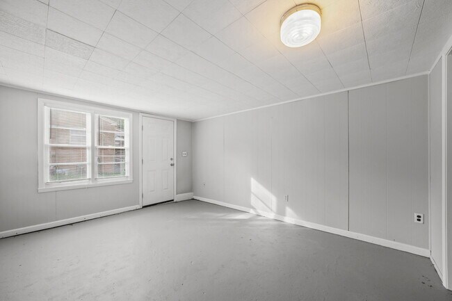 Building Photo - 2405 Jefferson Dr