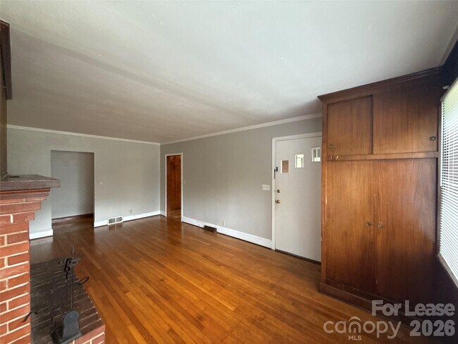 Building Photo - 2000 Weststone Dr