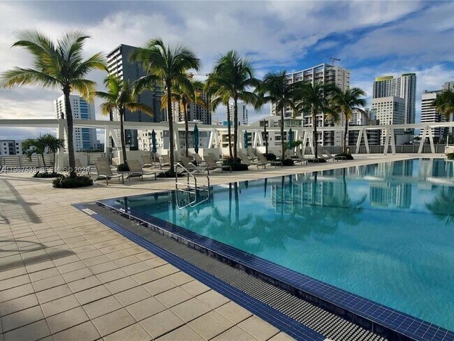 Building Photo - 1111 SW 1st Ave