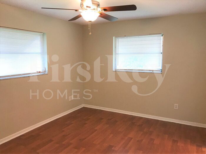 Building Photo - 207 Porter Pl