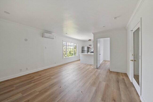 Building Photo - 1008 N Stanley-6