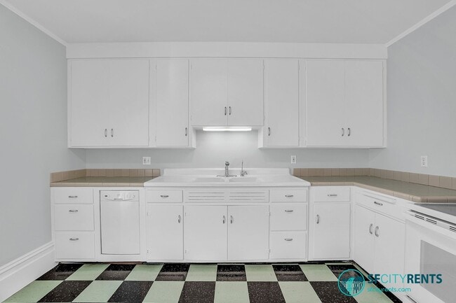 Building Photo - Castro: Single Family Home in the Heart of the Castro w/ Yard & Garage