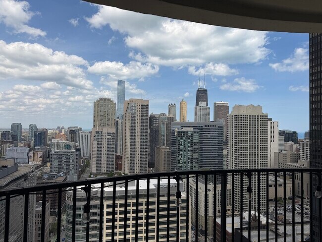 Building Photo - 300 N State St