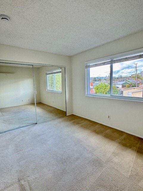 Building Photo - 28 Crosby Ct