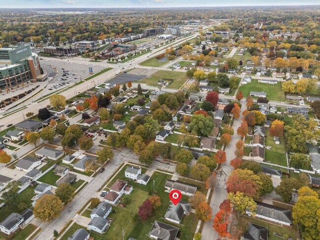 Building Photo - 1221 Kenwood St