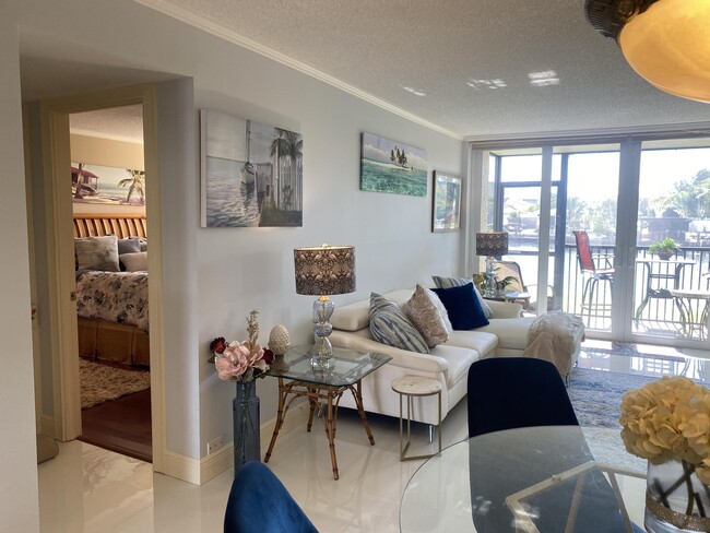 Building Photo - 14 Royal Palm Way