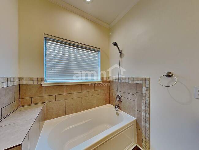 Building Photo - 109 Magnolia Dr