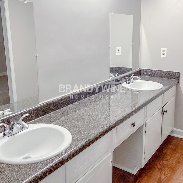 Building Photo - 916 S Deshon Rd