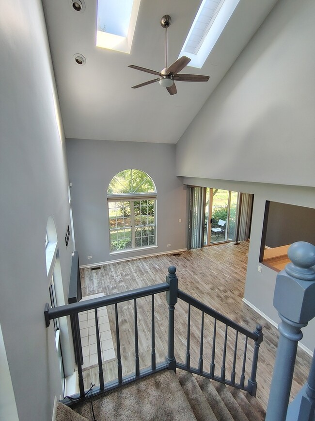 Building Photo - 667 Woodhaven Dr