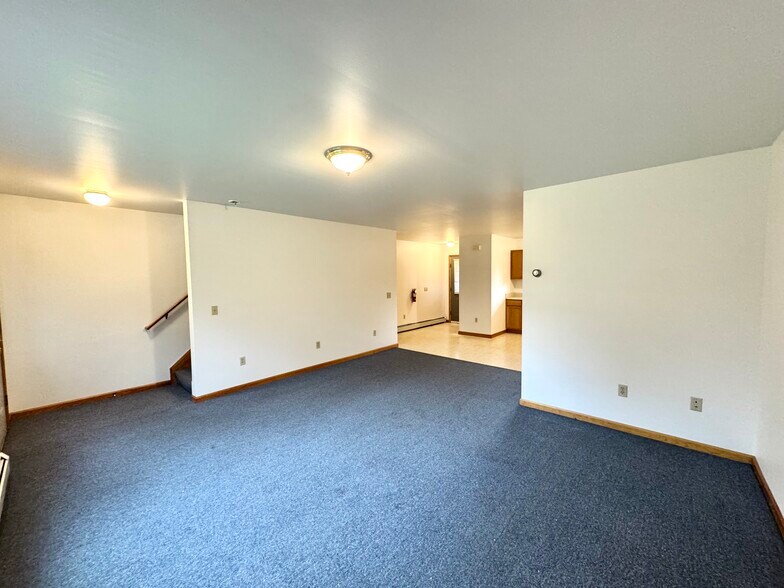 Building Photo - 10 Lyon Ln