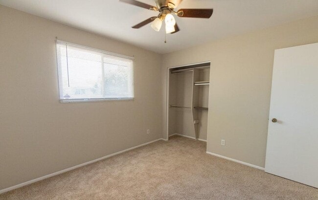 Building Photo - 2439 E Del Rio Dr