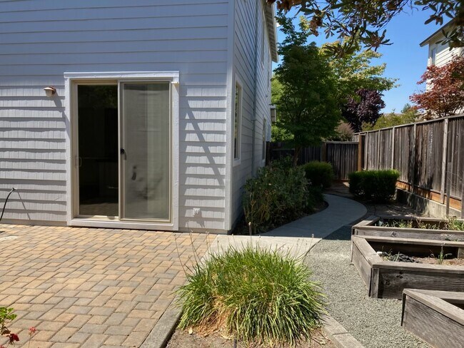 Building Photo - 1736 Montesa Pl