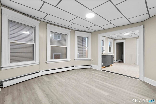 Building Photo - 37 Plaza Ave