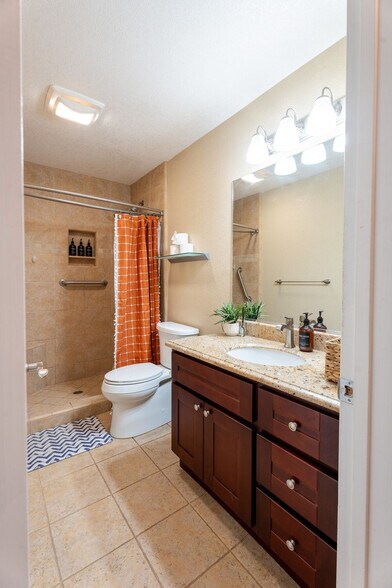 Building Photo - 771 Century Dr