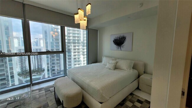 Building Photo - 300 Biscayne Blvd Way