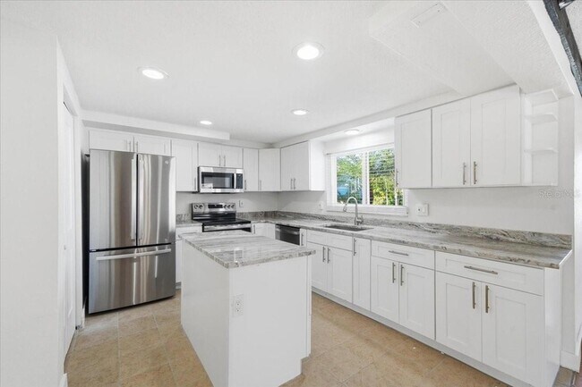 Building Photo - 7527 Hatteras Dr