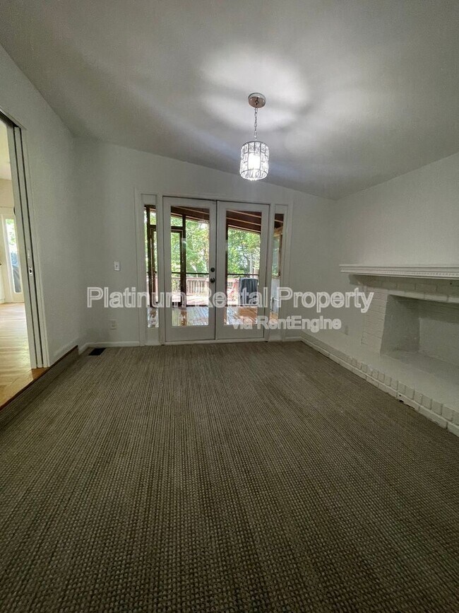 Building Photo - 3828 Donaldson Dr