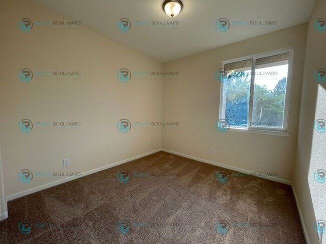 Building Photo - Luxury and Convenience Fully Equipped 3-Bedroom 2.5 Bathroom 2 Car Garage Townhome in Carson City